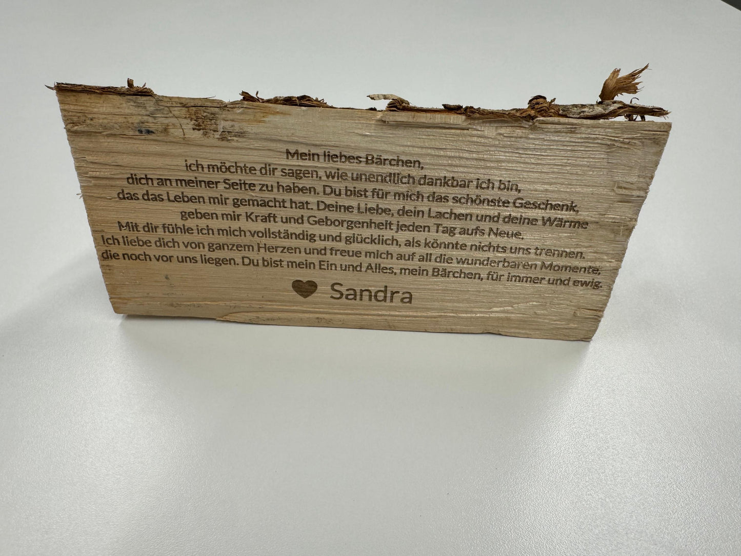 Personalisierter Holzscheit mit Gravur