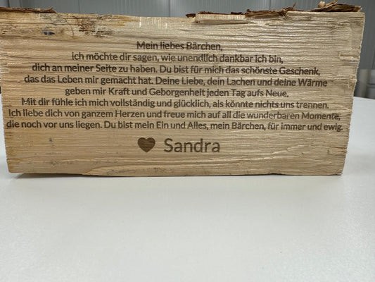 Personalisierter Holzscheit mit Gravur
